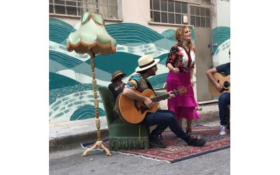 Η Ελεονώρα Ζουγανέλη σ' ένα Street Performance LIVE στο Granny's House!