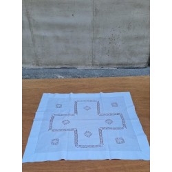 Τραπεζομάντηλο κεντητό Granny's 105646