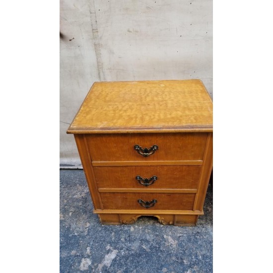 Κομοδίνο ξύλινο Granny's  100058