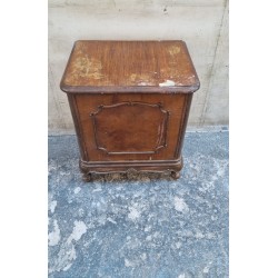Κλασικό κομοδίνο Granny's 104954