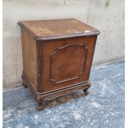 Κλασικό κομοδίνο Granny's 104954