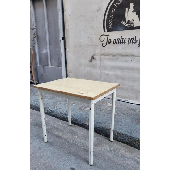 Τραπέζι με μεταλλικά πόδια Granny's 110065