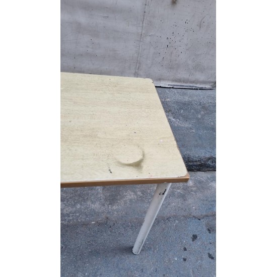 Τραπέζι με μεταλλικά πόδια Granny's 110065