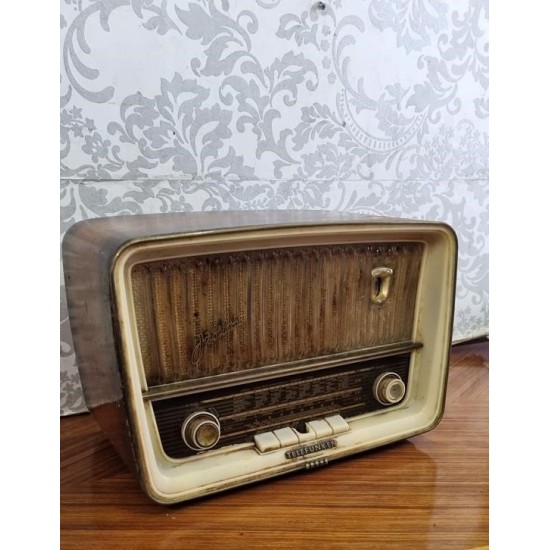 Παλιό ράδιο Telefunken Granny's 118422