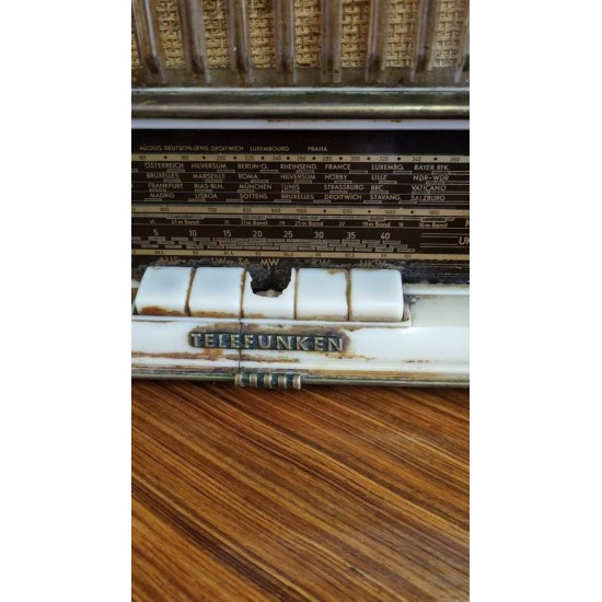 Παλιό ράδιο Telefunken Granny's 118422