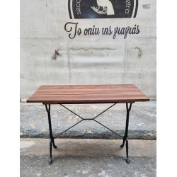 Τραπέζι με μεταλλική βάση Granny's 110259